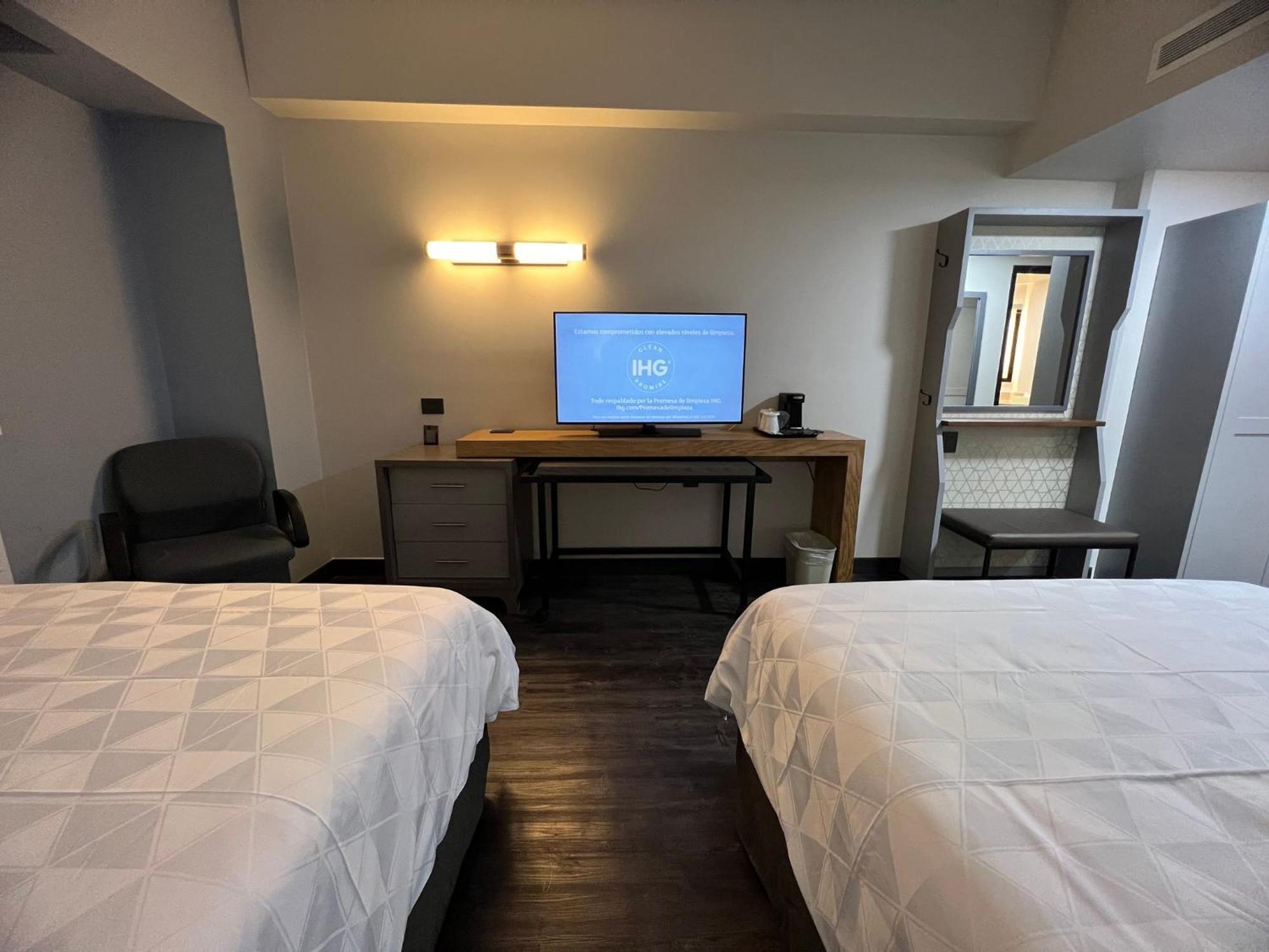 Holiday Inn Uruapan By Ihg Экстерьер фото