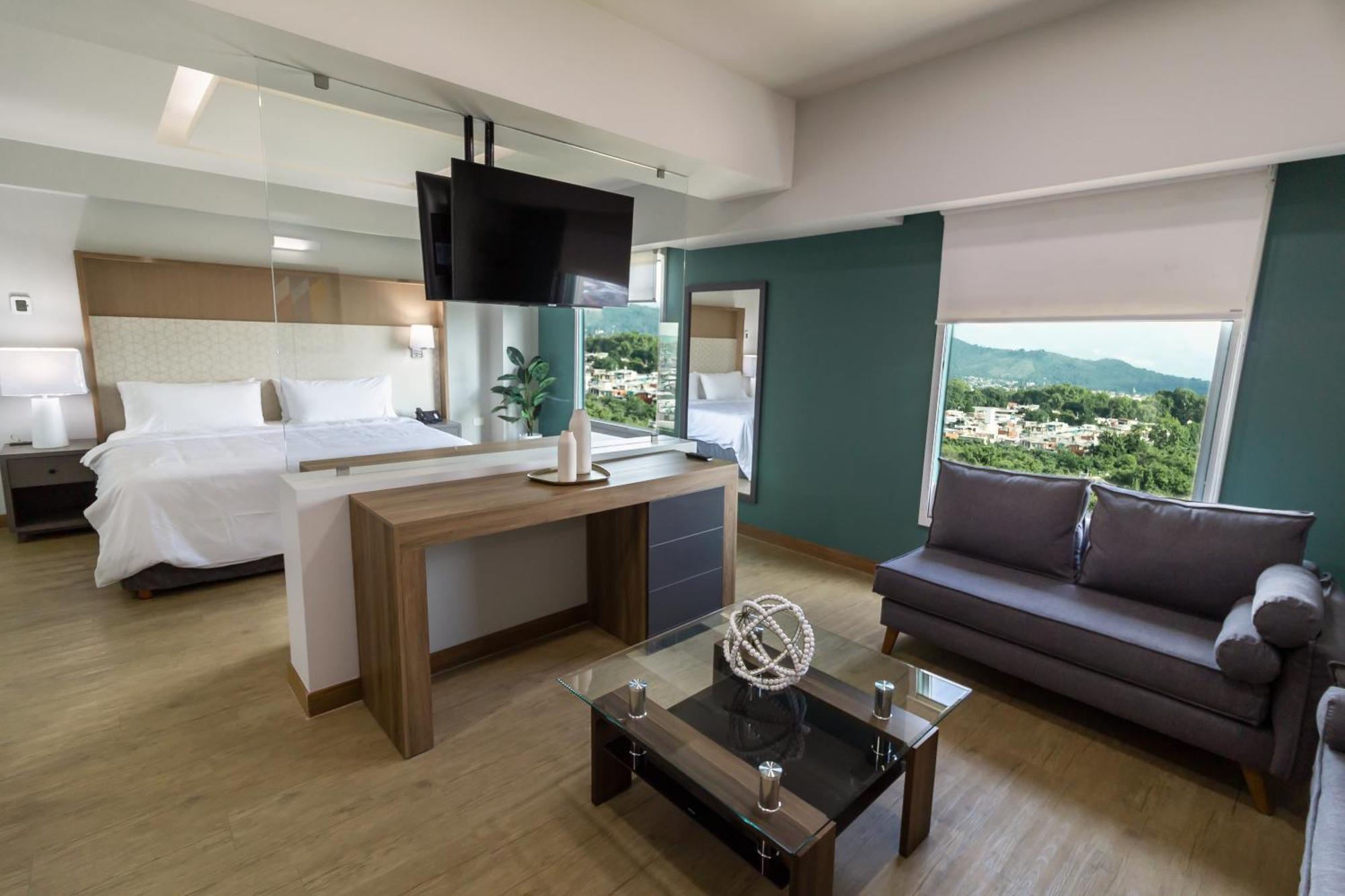Holiday Inn Uruapan By Ihg Экстерьер фото