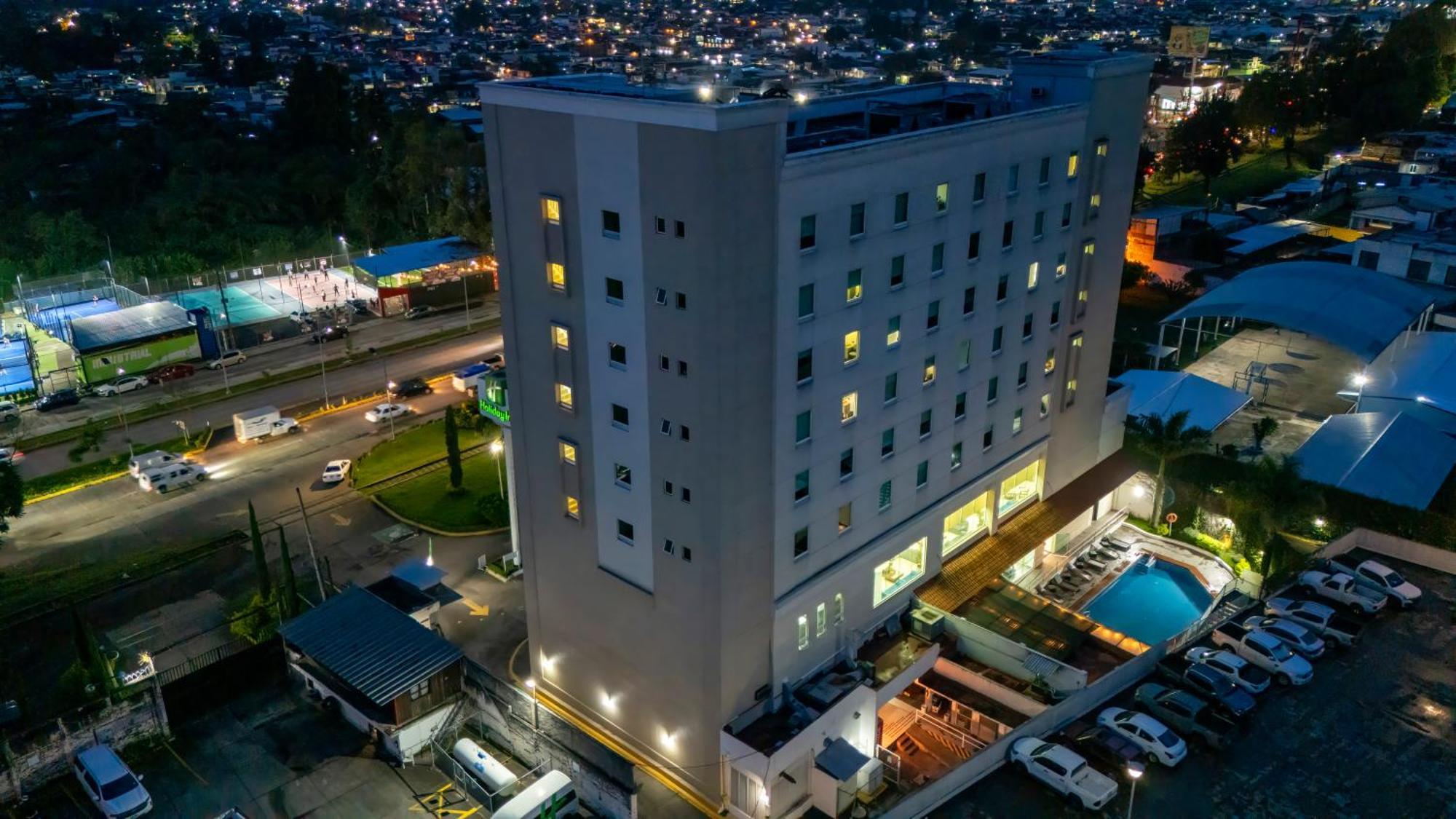 Holiday Inn Uruapan By Ihg Экстерьер фото