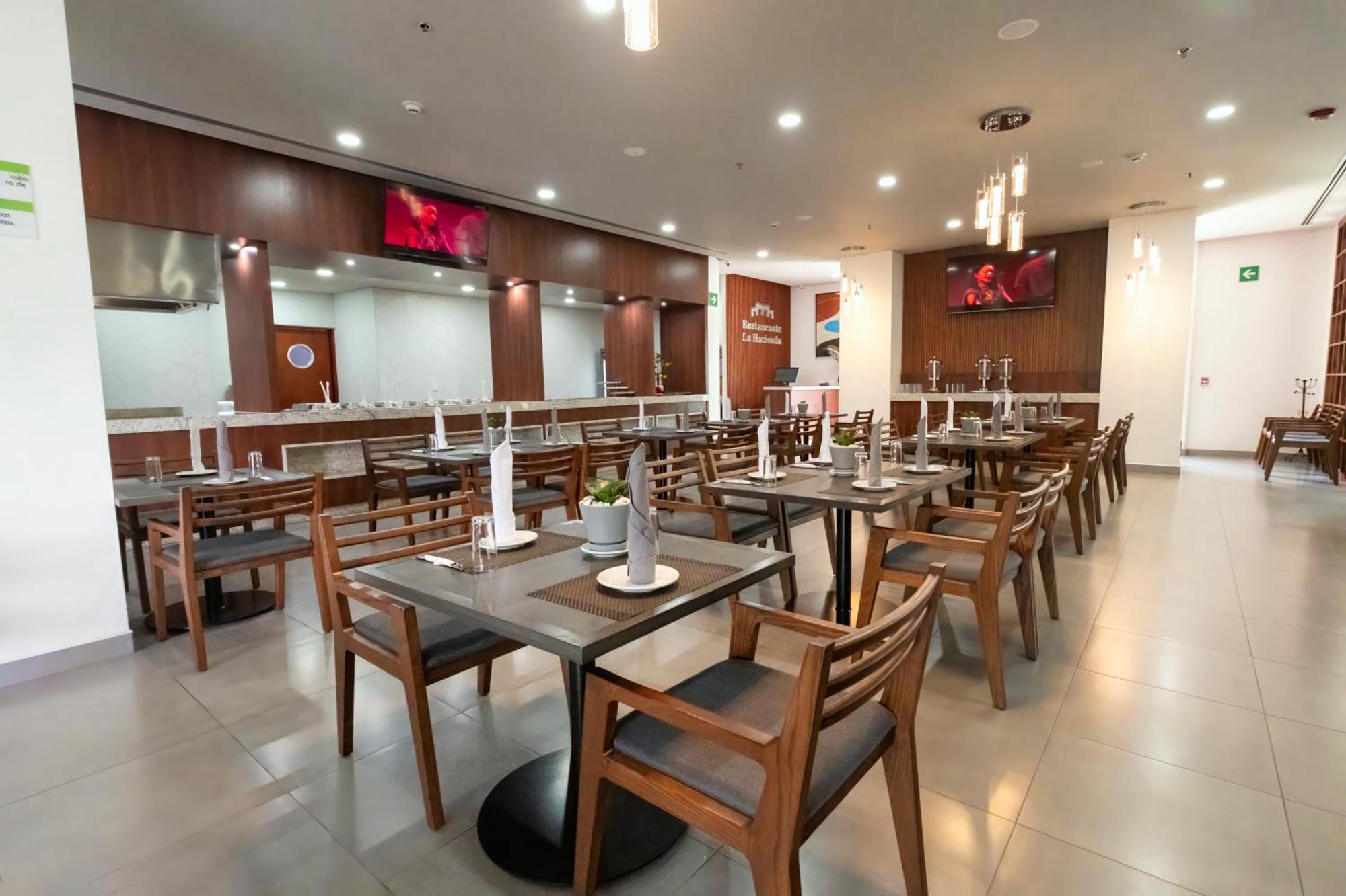 Holiday Inn Uruapan By Ihg Экстерьер фото