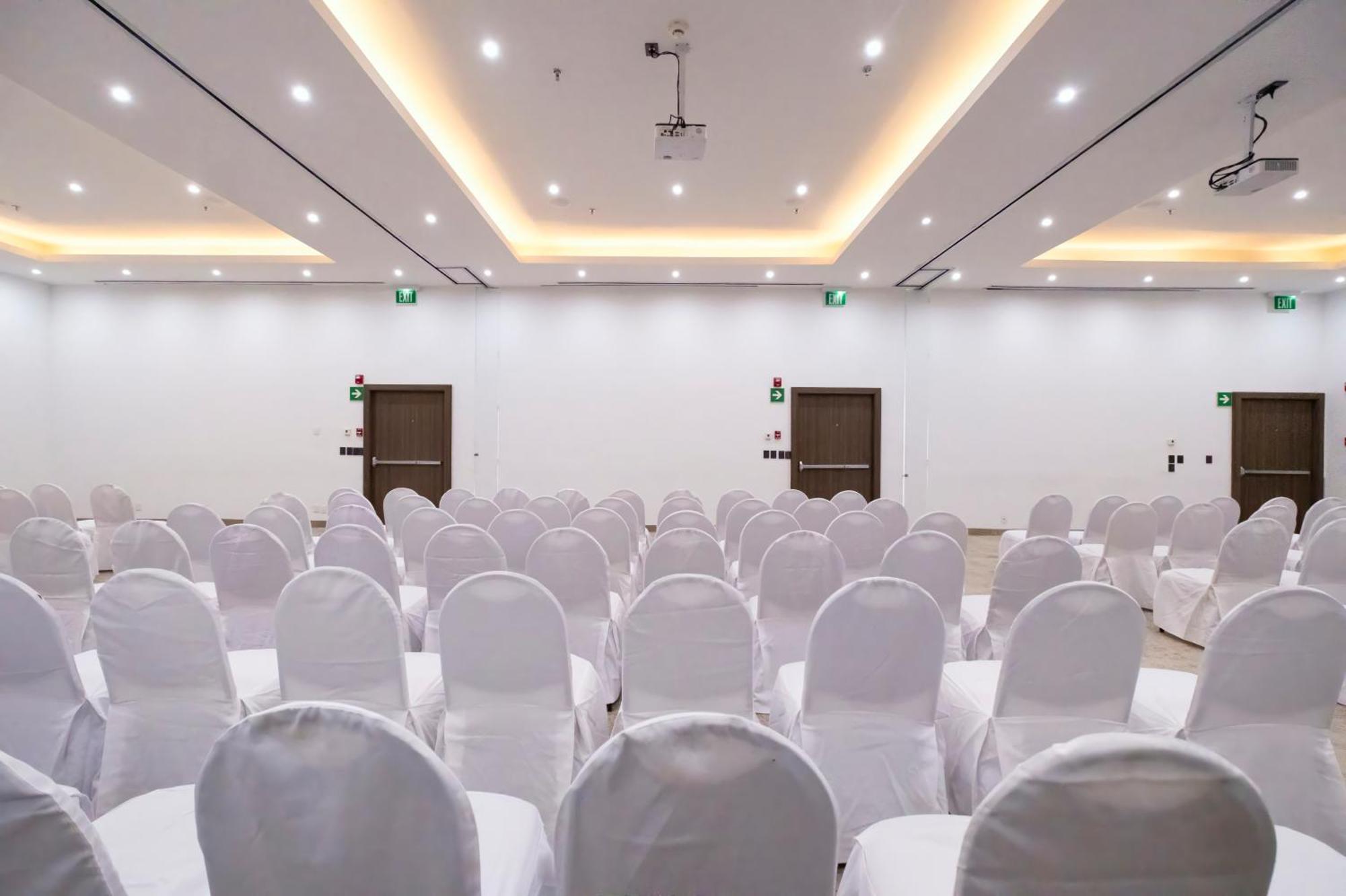 Holiday Inn Uruapan By Ihg Экстерьер фото