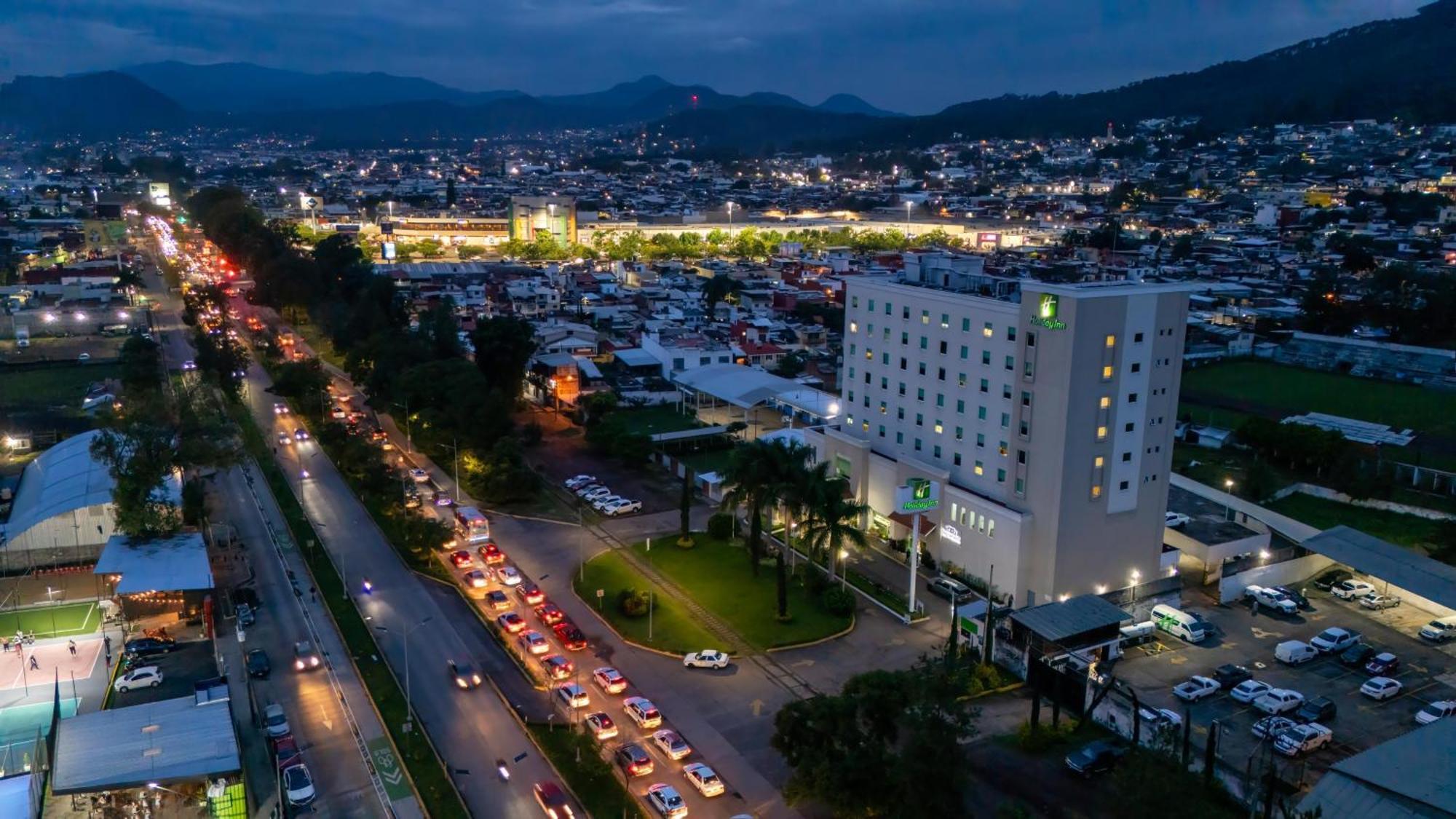 Holiday Inn Uruapan By Ihg Экстерьер фото