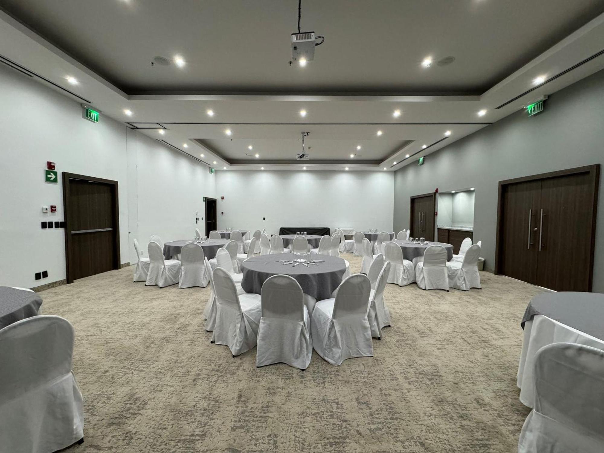 Holiday Inn Uruapan By Ihg Экстерьер фото