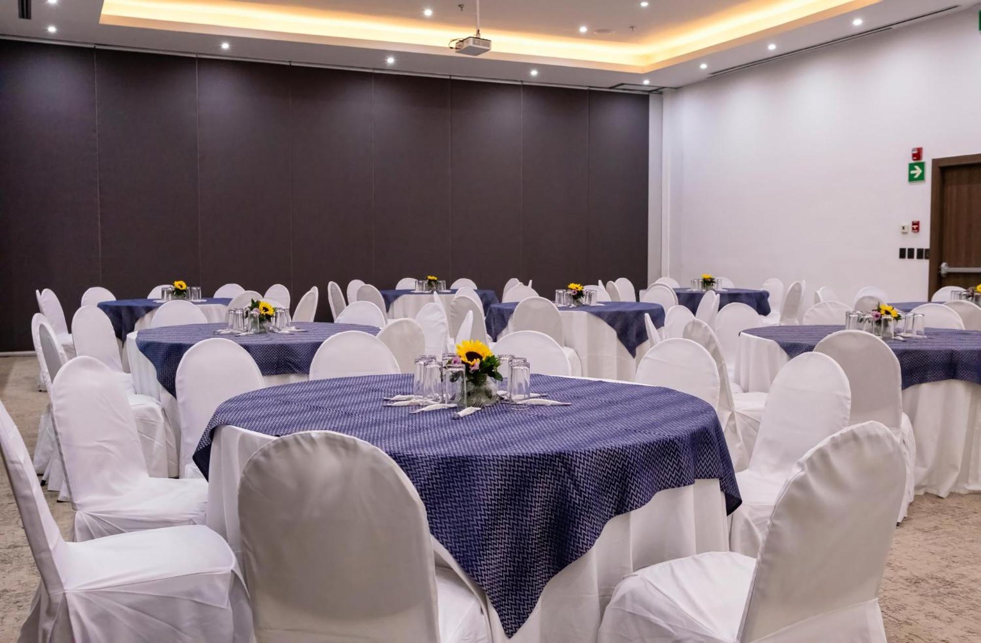 Holiday Inn Uruapan By Ihg Экстерьер фото