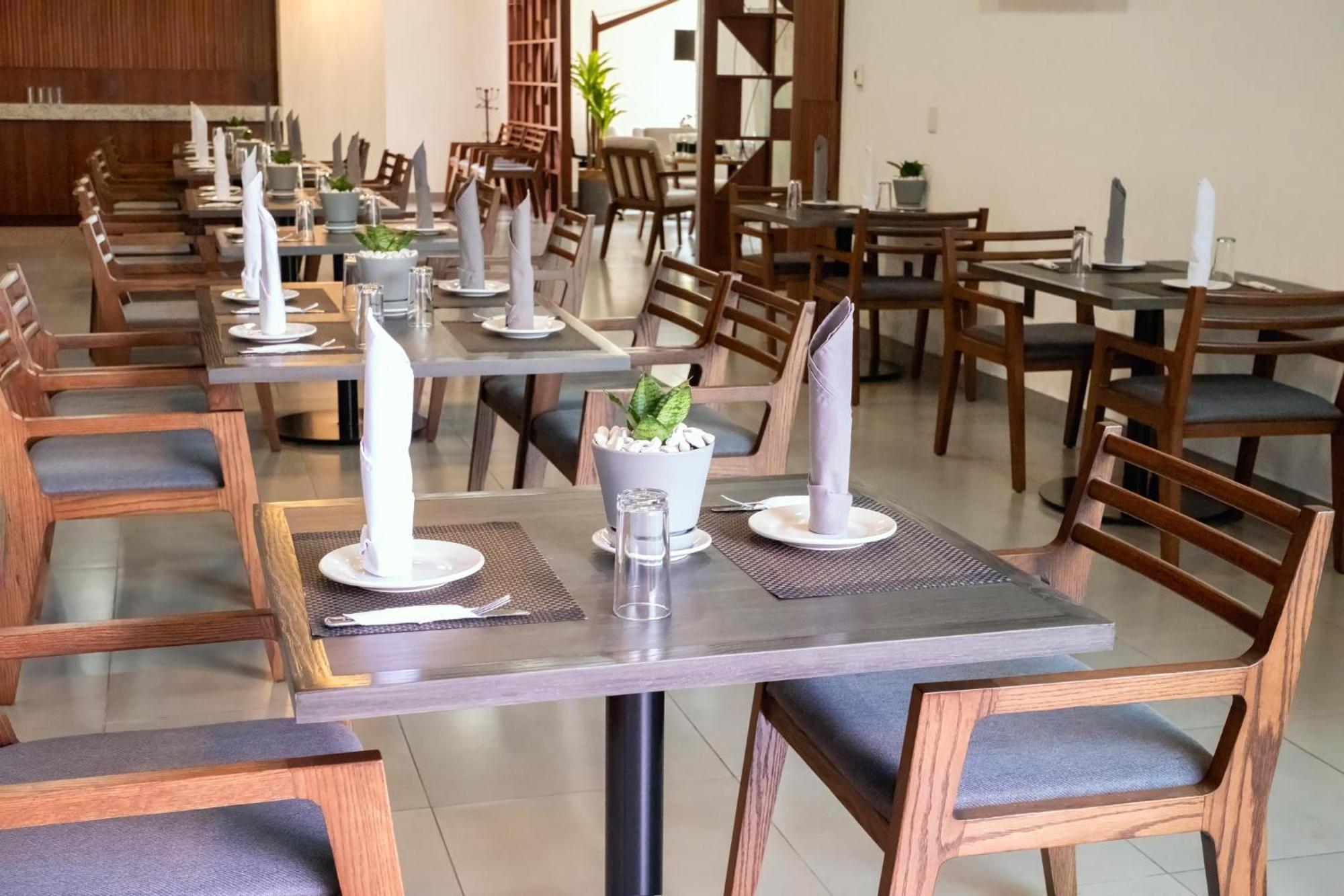 Holiday Inn Uruapan By Ihg Экстерьер фото