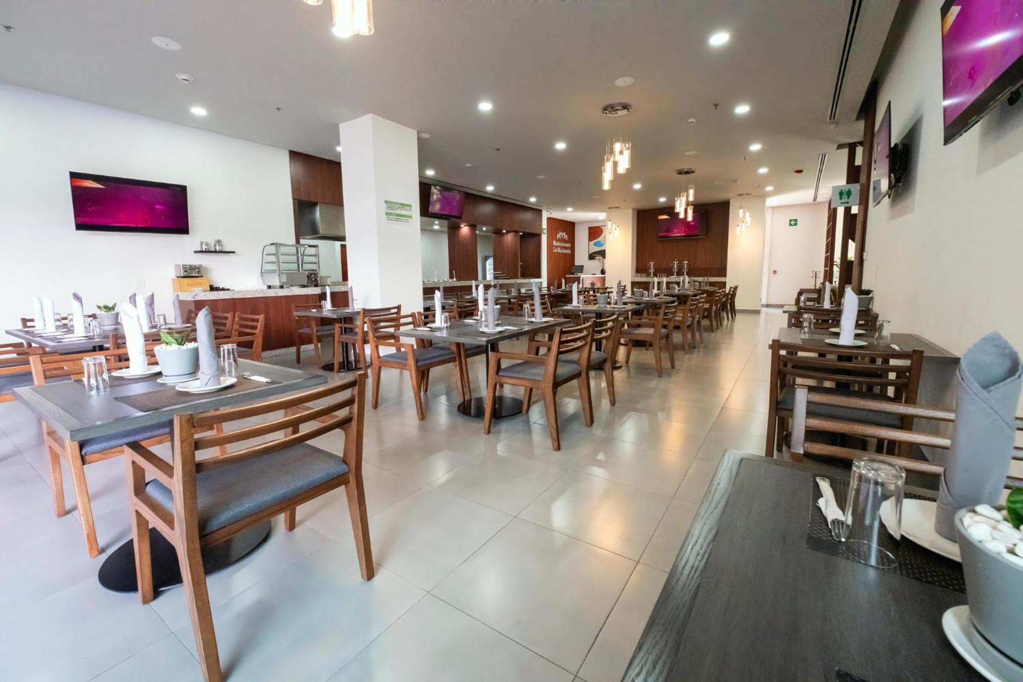 Holiday Inn Uruapan By Ihg Экстерьер фото
