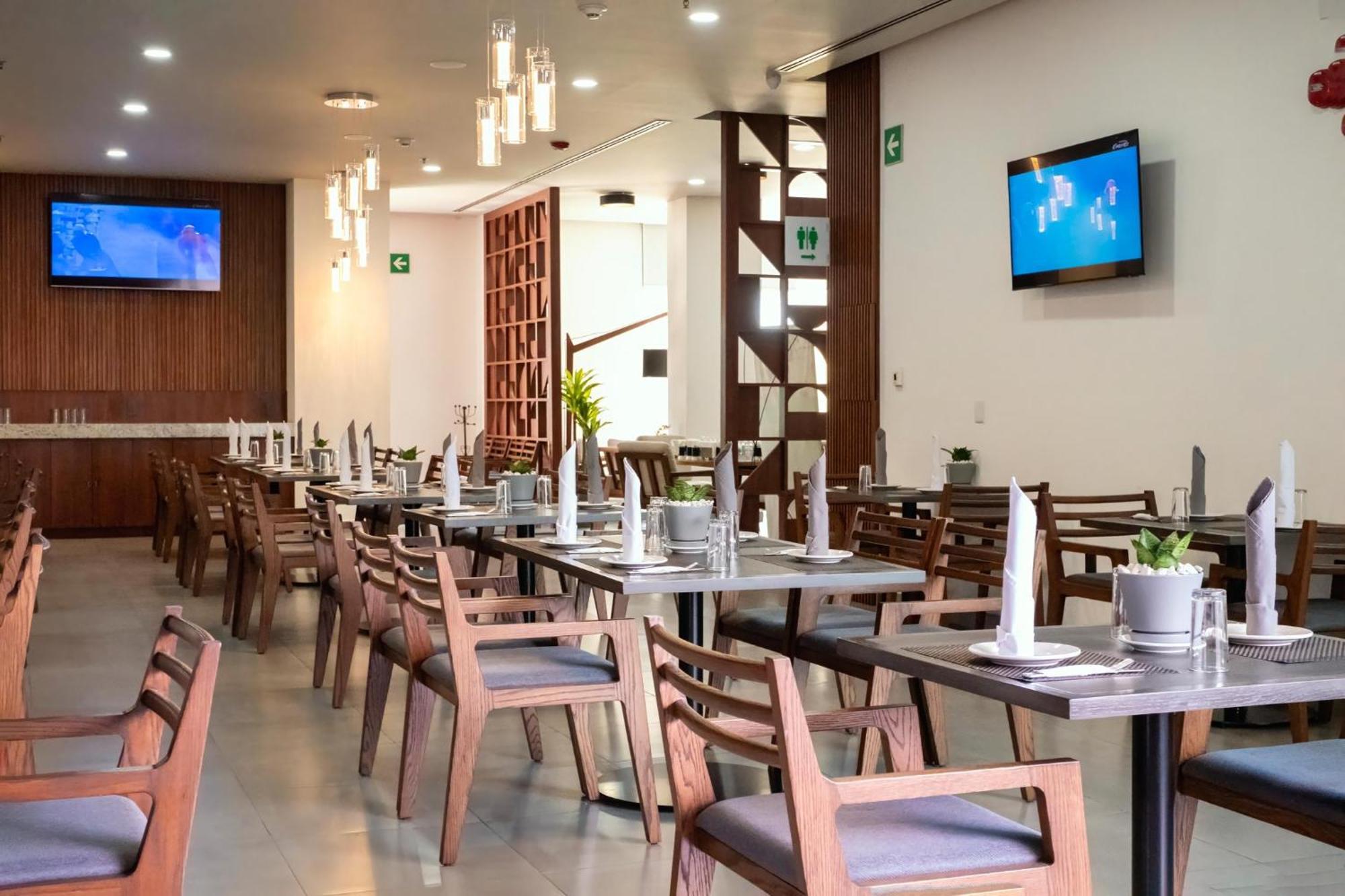 Holiday Inn Uruapan By Ihg Экстерьер фото
