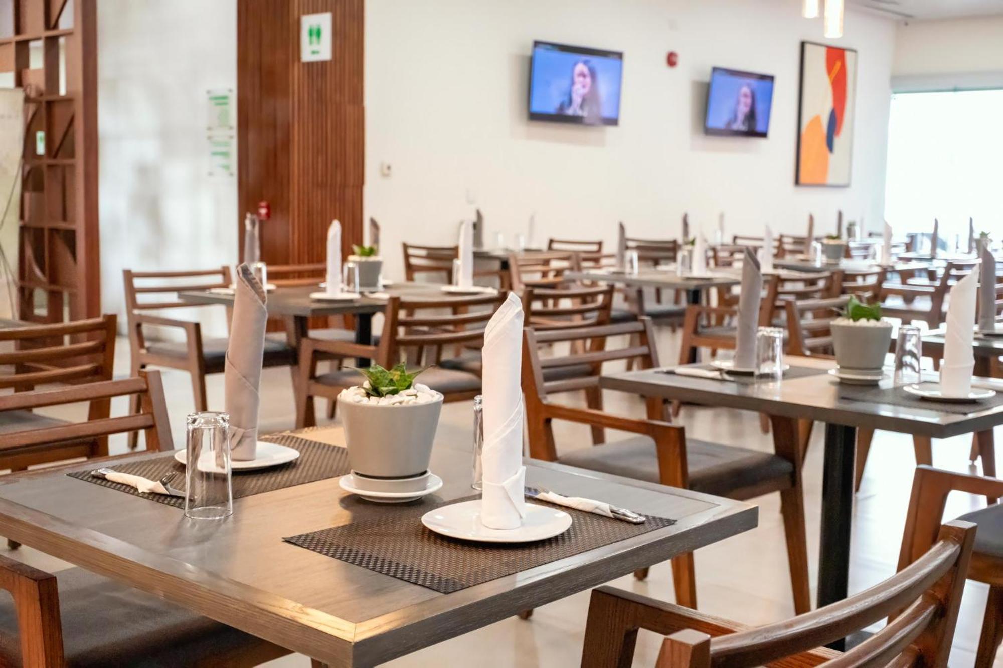 Holiday Inn Uruapan By Ihg Экстерьер фото